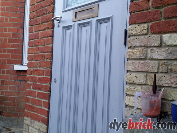 008-dyebrick